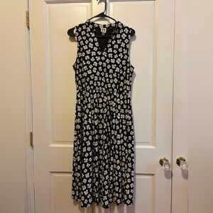Anne Klein Black and White Floral Midi Dress with Pockets. Size 8